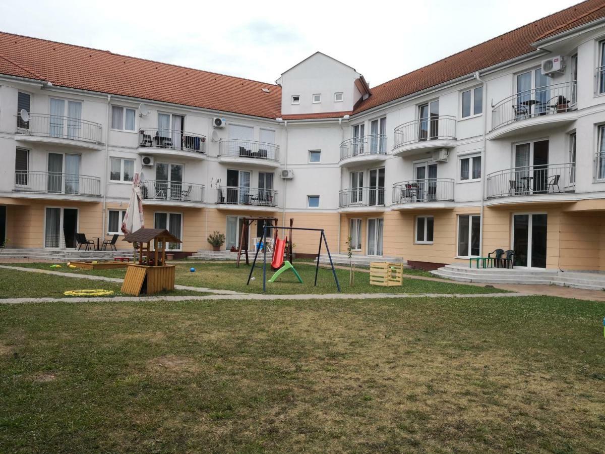 Freedom Apartman Hajduszoboszlo Exterior photo